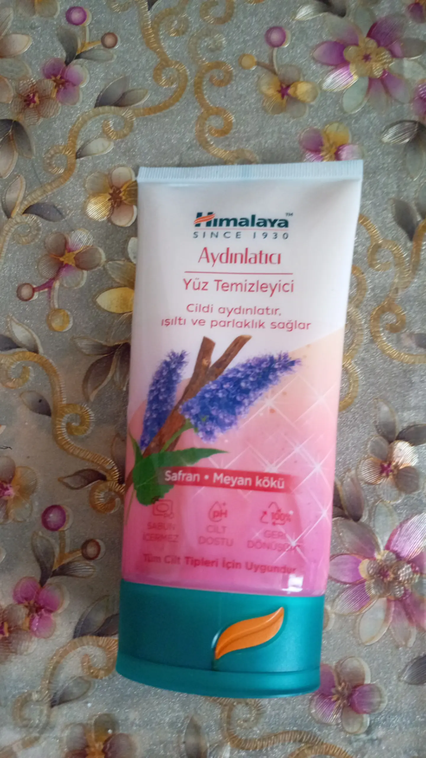 Himalaya Aydınlatıcı Yüz Temizleyici