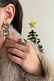 Asimetrik Kesim Sallantılı Taşlı Küpe