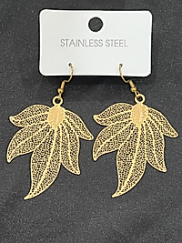 Yaprak model çelik küpe