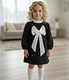 Siyah fiyonklu elbise