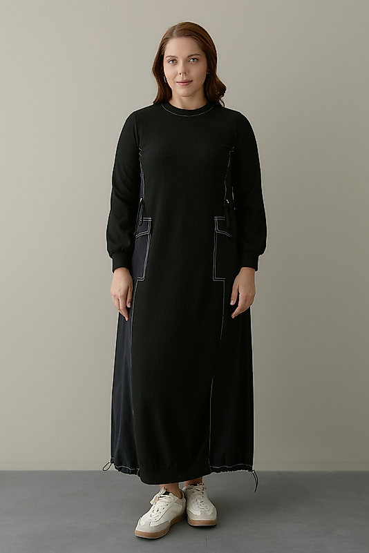 Yan Kupları Yağmurluk Detaylı Siyah Elbise
