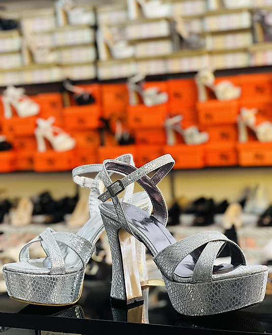 Platform yüksek topuklu ayakkabı