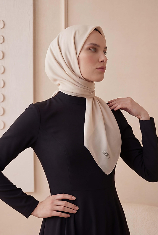 Düz Kristal Kumaş Eşarp - Kaymaz, Şık, Tok Duran | Günlük & Abiye Uyumlu
