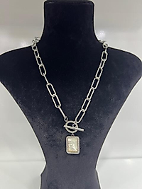 Beyaz taşlı gümüş renk çelik kolye