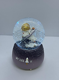 Kar Küresi Astronot