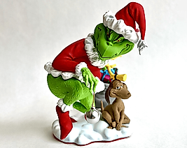 Grinch & Max 3D Printing Figurines in Diorama