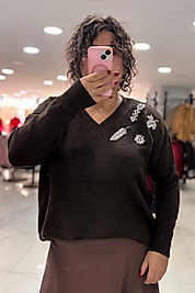 Kahve V Yaka Taş Detaylı Triko Kazak