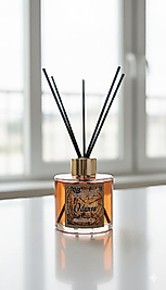 Odunsu Aromalı Çubuklu Oda Spreyi – Ahşap ve Reçine Notalı Ferah Parfüm (100 ml)