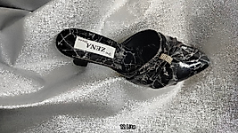 fiyonk tasarımlı siyah rugan abiye terlik