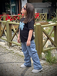 Kelebek Baskılı Siyah T-Shirt Ve Mavi Renk Kargo Cepli Pantolon 4-8 Yaşlar