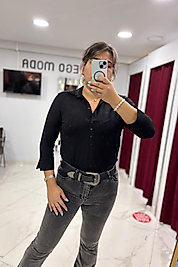 Siyah Düğme Detaylı Siyah Gömlek