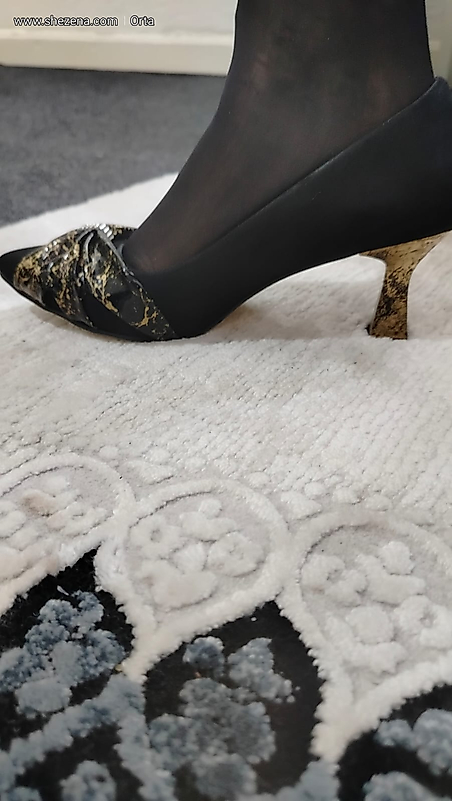 siyah süet üzeri altın desenli siyahrugan fiyonk ayakkabı