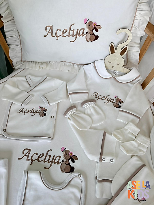Kız Bebek Yenidoğan Set - Bebeğinizin İsmi ve Tavşan Nakış