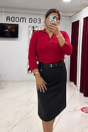 Siyah Düğme Detaylı Kırmızı Gömlek