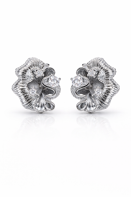 Zirkon Taşlı Dalgalı Form Gümüş Renk Kadın Küpe