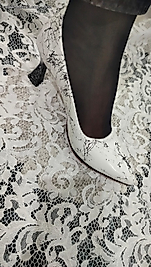 beyaz rugan baskı modelli ayakkabı