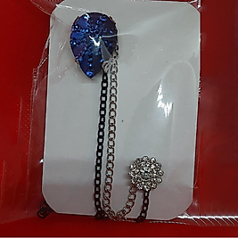 Ürün kodu:238900
Stok:45 Adet
Lacivert damla Elmas Taşlı Damat Yaka Zinciri