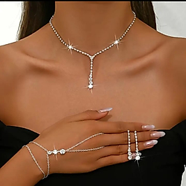 Jade'm Gold Kadınlar için 4 parça Lüks Gümüş Kaplamalı Takı Seti, Boyunluk, Küpe, Bilezik ve Kolye içerir,