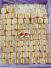 ÇİLEKLİ MİNİ BİSKÜVİLİ LOKUM (KUTU İÇİ=3 KG)