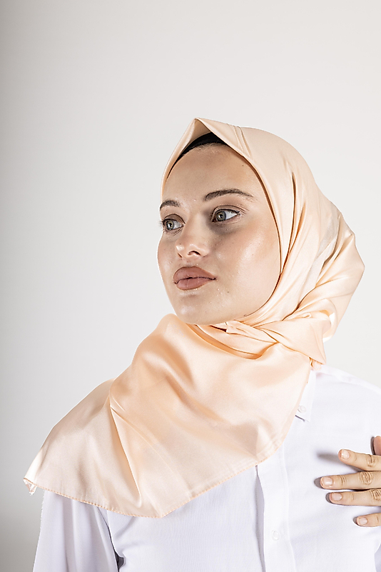 Düz Kristal Kumaş Eşarp - Kaymaz, Şık, Tok Duran | Günlük & Abiye Uyumlu