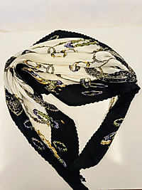 Pliseli Karışık Desen Siyah Fular 70*70