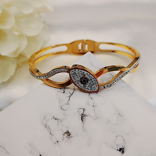 ÇELİK GOLD TAŞLI GÖZLÜ KARARMAZ PASLANMAZ 19 CM  KELEPÇE