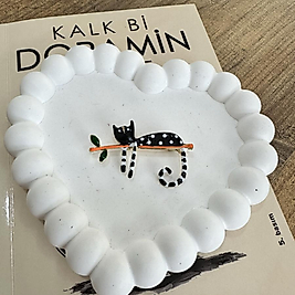 Kedili Tasarım Broş