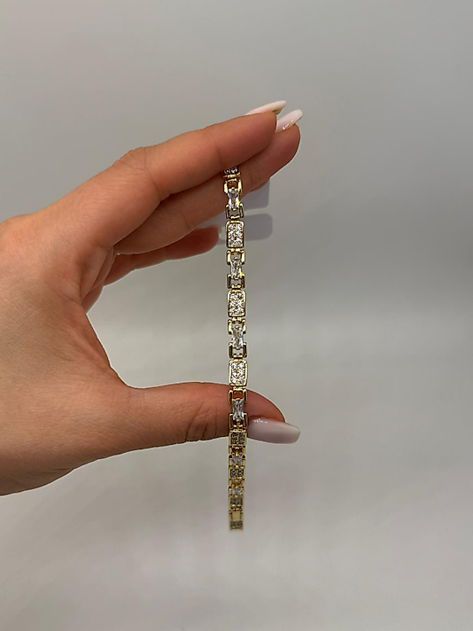 Xuping Zirkon Taşlı Kare Detaylı Gold Bileklik