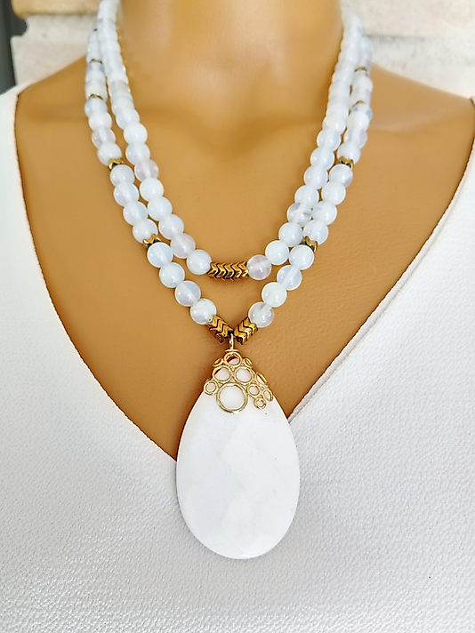 BEYAZ SEVENLERE AYTAŞI VE AKİK DOĞALTAŞ KOLYE