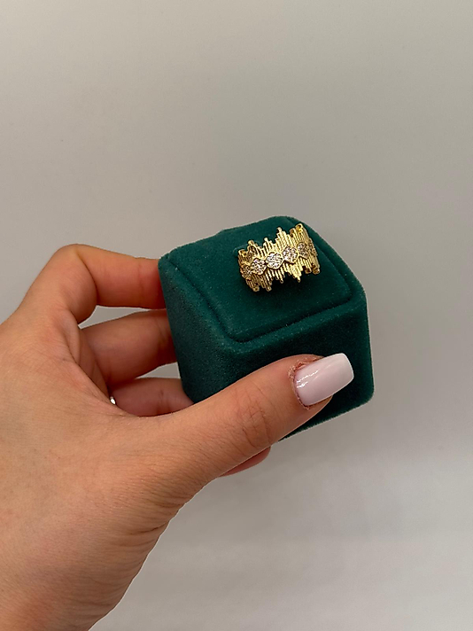 Zikzak Desenli Taşlı Yüzük