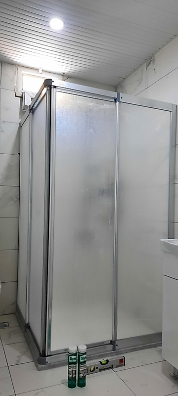 120cm x 120cm Parlak Profil Köşeden Girişli Mika Duşakabin