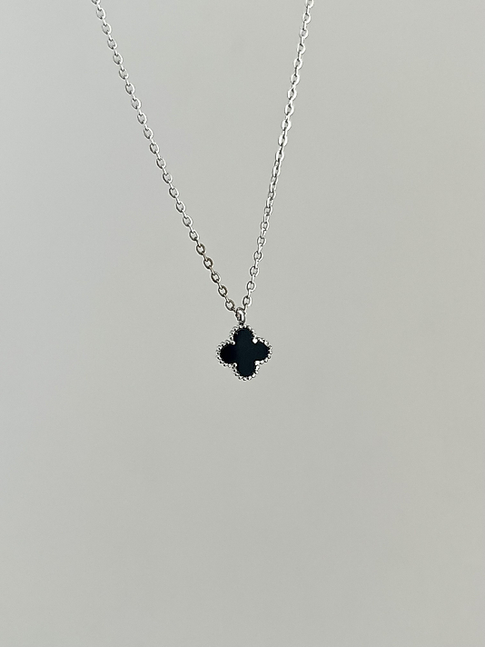 Çelik Silver Siyah Yonca Kolye