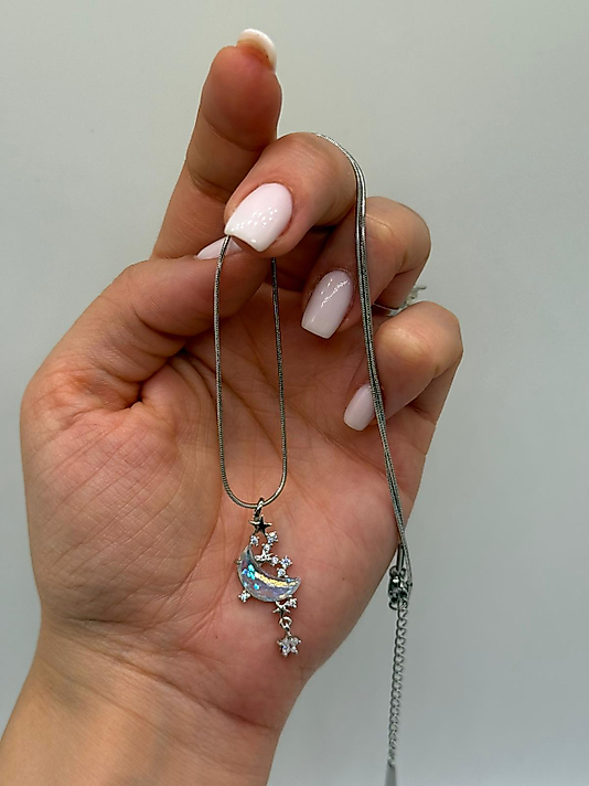 Sallantılı Yıldız Detaylı Ay Figürlü Kolye