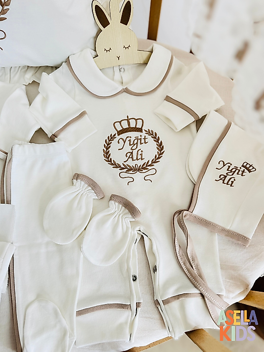 Yenidoğan Set - Bebeğinizin İsmi ve Çelenk Taç Nakışlı