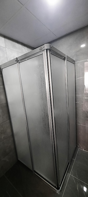 125CM x 125CM Parlak Profil Köşeden Girişli Mika Duşakabin