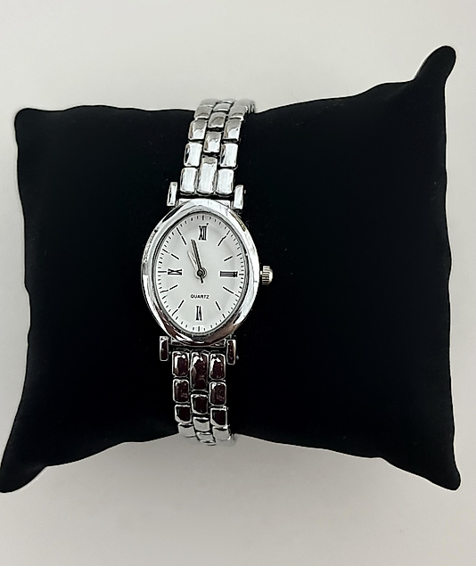 Silver Oval Saat