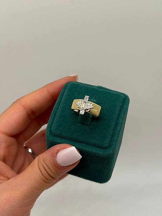 Xuping Geometrik Taş Detaylı Altın Renk Yüzük