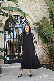 kolları tül detaylı siyah elbise