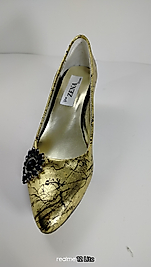 Taş tasarımlı altın suni deri ayakkabı