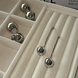 Sallantılı Silver Topçuk Küpe