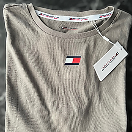 TOMMY HiLFIGER BISiKLET YAKA TSHIR