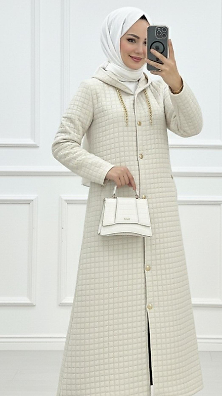 Yakası Zincir Detayli Uzun Kapitone Kaban