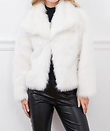 Beyaz Peluş Kürk Mont Kanca Kapamalı