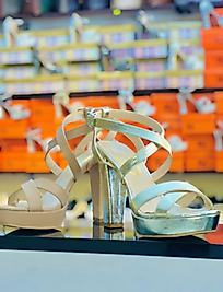 Yüksek topuklu ayakkabı