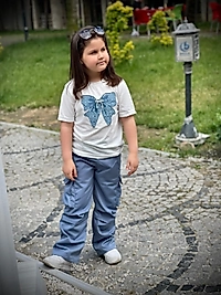 Kelebek Baskılı Beyaz T-Shirt Ve Mavi Renk Kargo Cepli Pantolon 10-16 Yaşlar