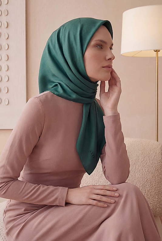 Düz Kristal Kumaş Eşarp - Kaymaz, Şık, Tok Duran | Günlük & Abiye Uyumlu