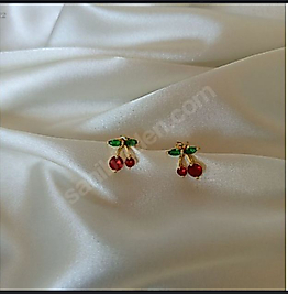 KİRAZ FİGÜRLÜ MİNİMAL TRAGUS KIKIRDAK PEARCING KÜPE ZİRKON TAŞLI GOLD ÇELİK