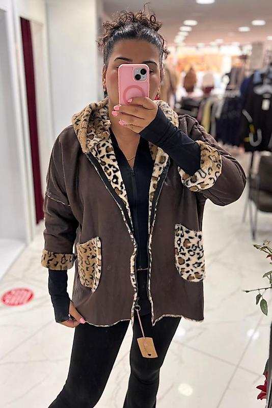 Leopar Detaylı Kapüşonlu Kahverengi Süet Görünümlü Mont