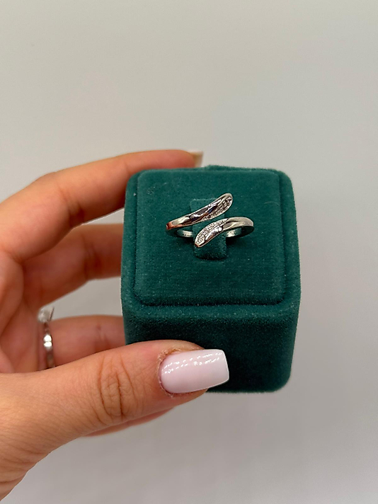 Dalga Formlu Taş Detaylı Gümüş Ton Yüzük