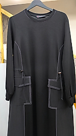 Beyaz Dikişli Siyah Elbise